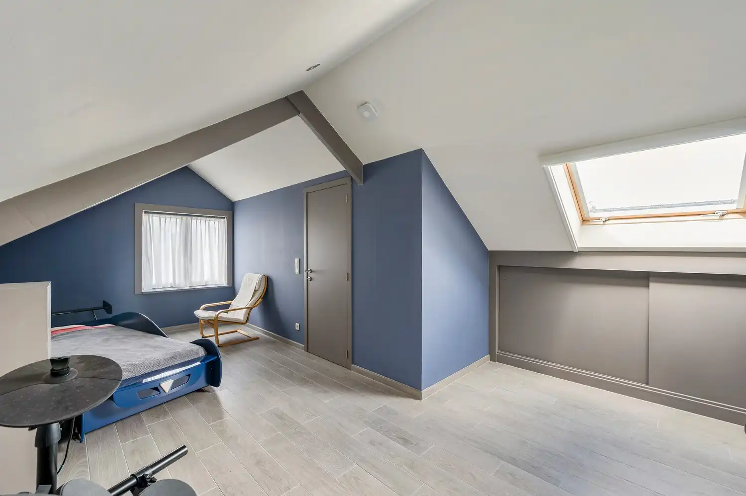 Instapklare open bebouwing op een ruim perceel van 1.185 m², landelijk gelegen met een prachtig vrij uitzicht aan de achterzijde. foto 26