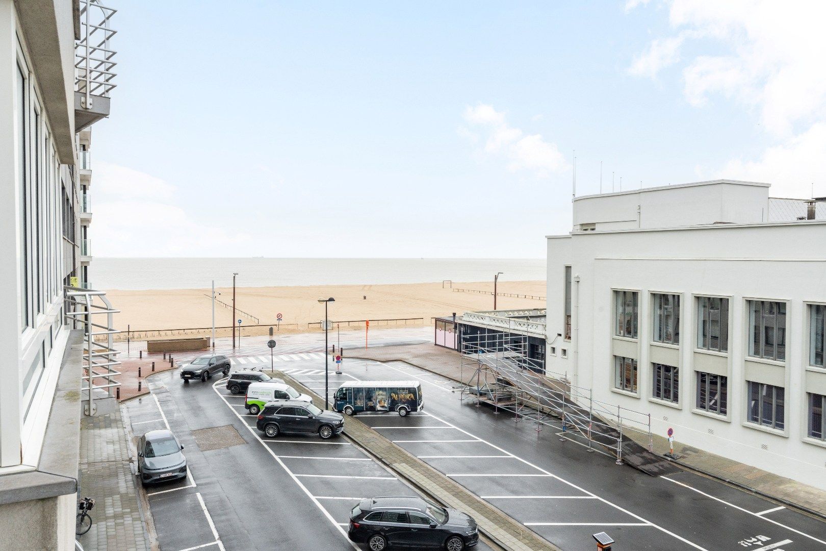 Ruim en lichtrijk appartement met 3 slaapkamers en zijdelings zeezicht vlakbij het Casino. foto 16