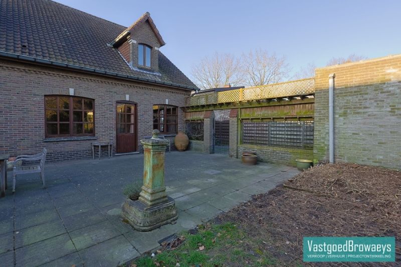 Te renoveren fermette omgeven in een oase van groen foto 4