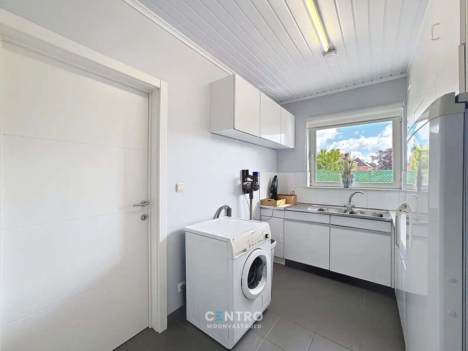 Onmiddellijk instapklare woning met 4 slpks, bureel én ZUIDger. tuin! foto 7