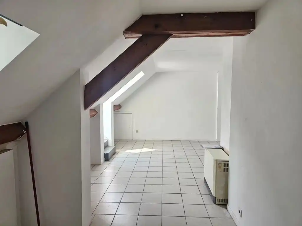 Charmante studio op de dakverdieping in hartje Hasselt foto 5