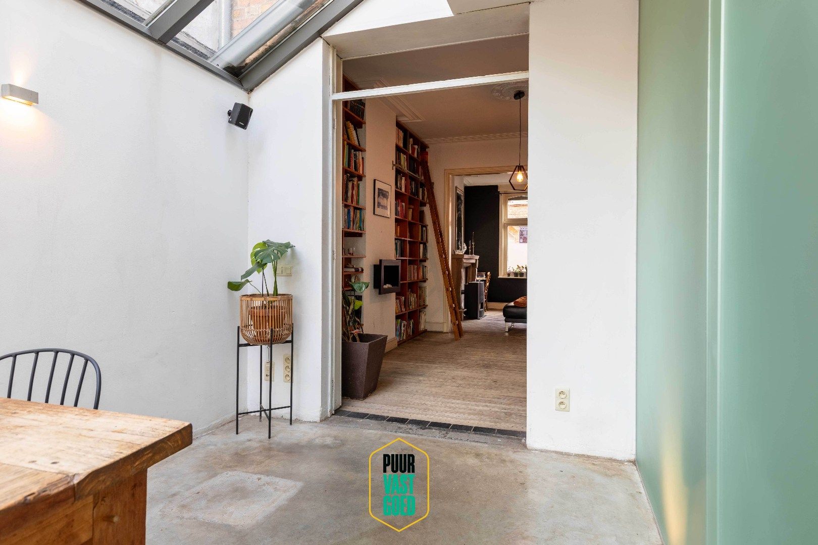 Karaktervolle burgerwoning met 5 slaapkamers en zonnige tuin, nabij de Kruispoort. foto 10