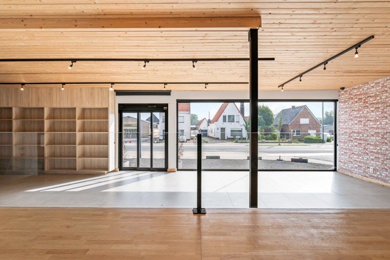 Ruime te renoveren bungalow met veel potentieel en inpandige garage foto 6