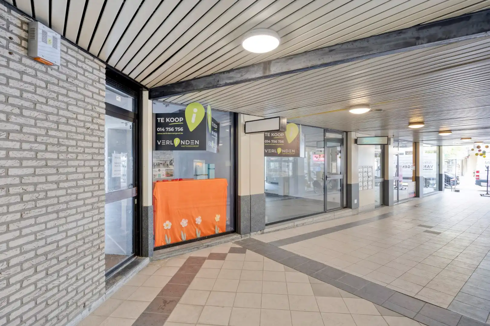 Gunstig gelegen handelsruimtes van 56 m² en 37 m² in gallerij "Laarcenter". foto 10