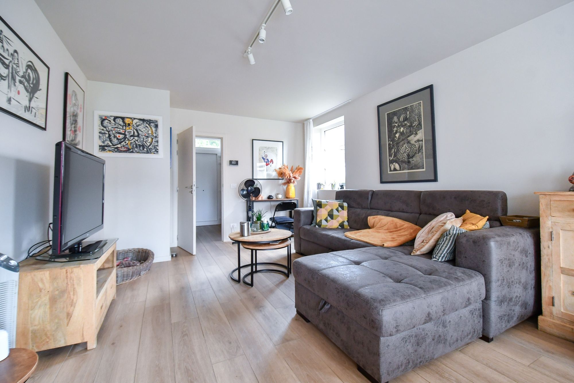 RUSTIG GELEGEN, RUIME woning met zongerichte tuin en garage foto 4