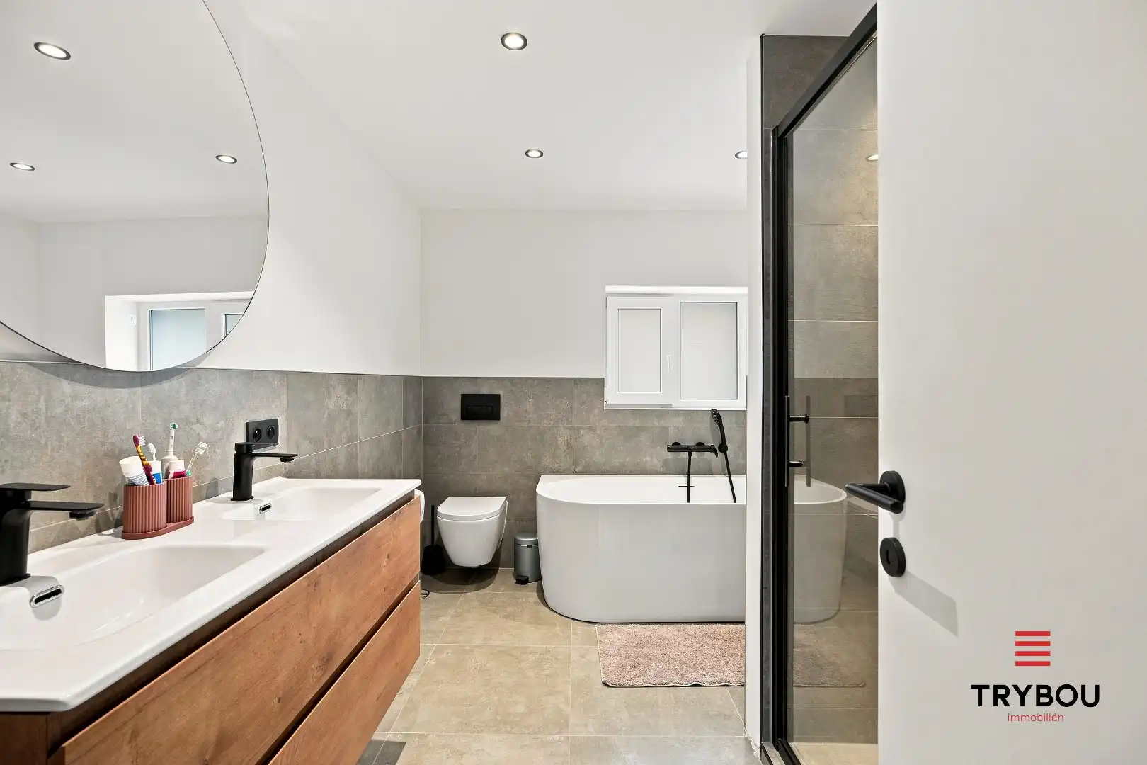 Uitstekende gelegen woning met loods en tuin!  foto 17