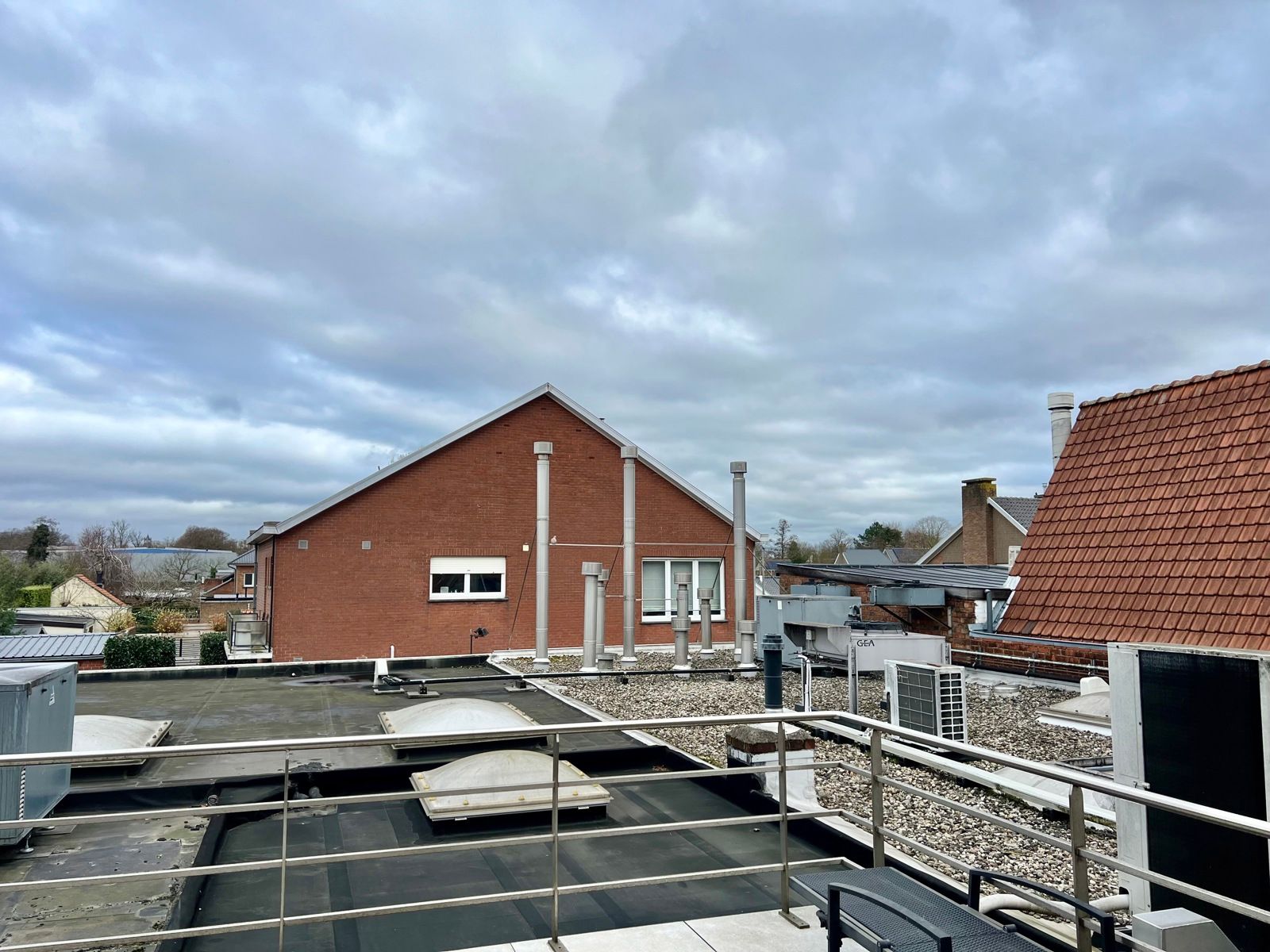 Lichtrijk duplexappartement met 3 slaapkamers in Sint-Michiels foto 5