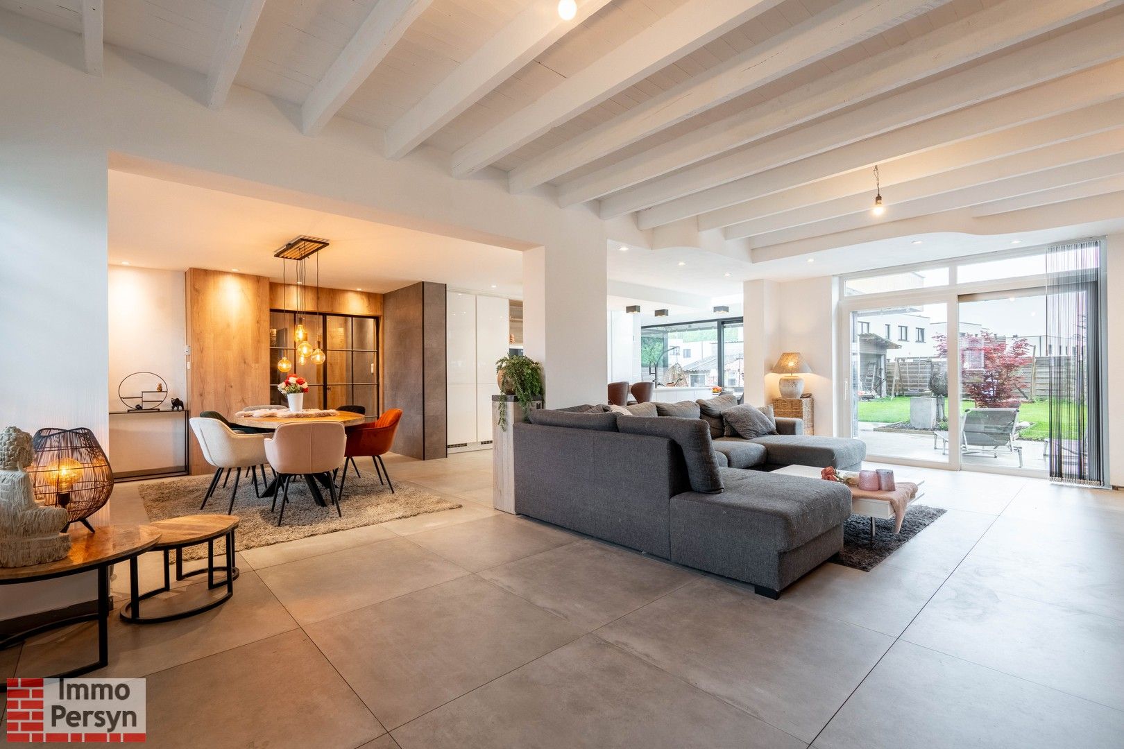 Luxueuze, ruime 4-slaapkamer woning. Twee badkamers. Gelijkvloers wonen. foto 4