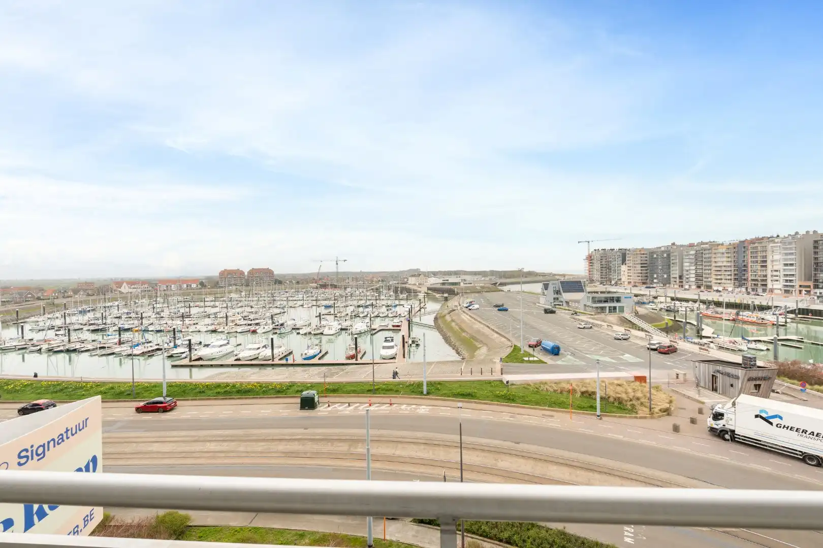 Op te frissen appartement met adembenemend uitzicht te Blankenberge – unieke topligging aan de jachthaven. foto 3