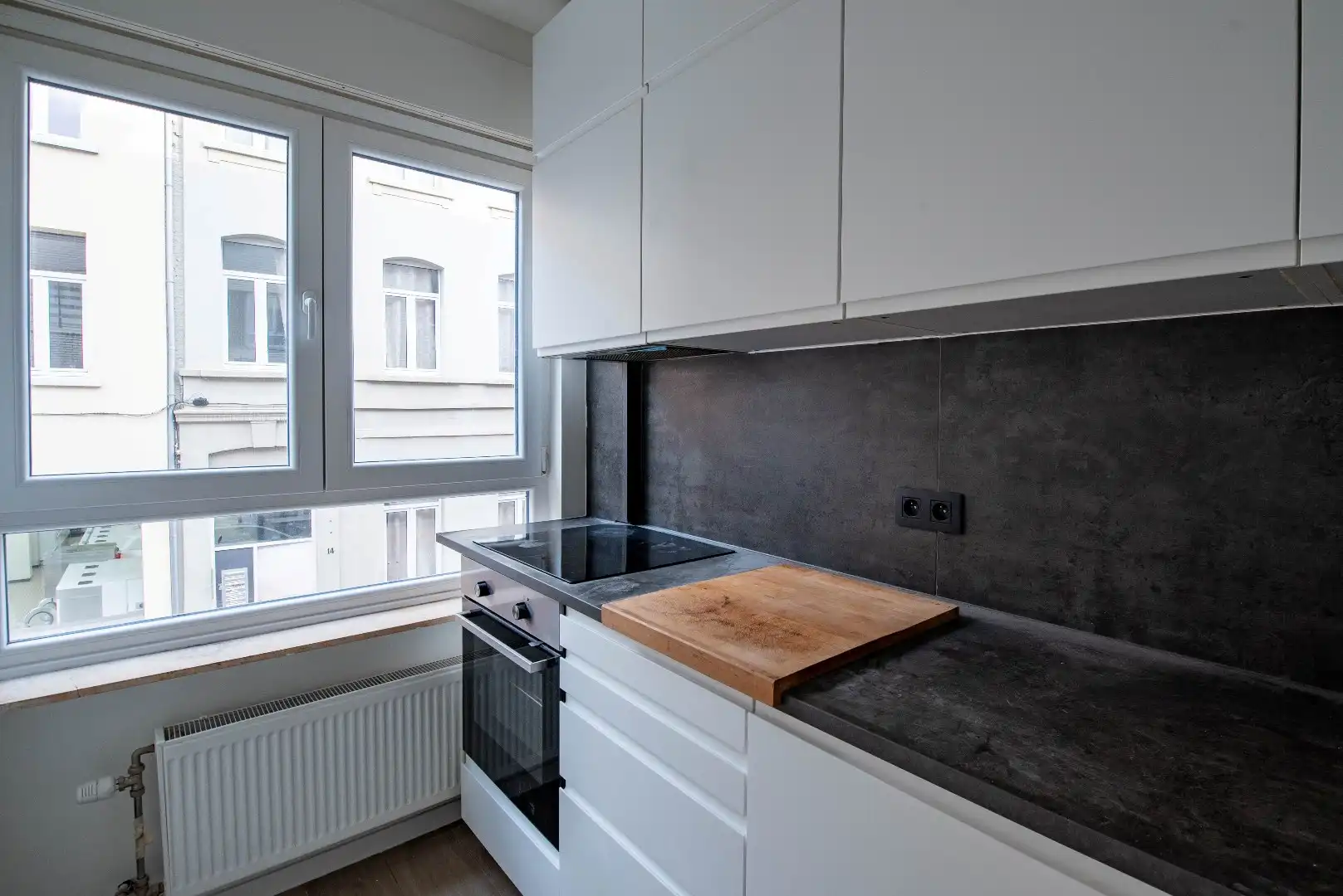 Volledig gerenoveerd appartement met 2 slk en terras foto 5