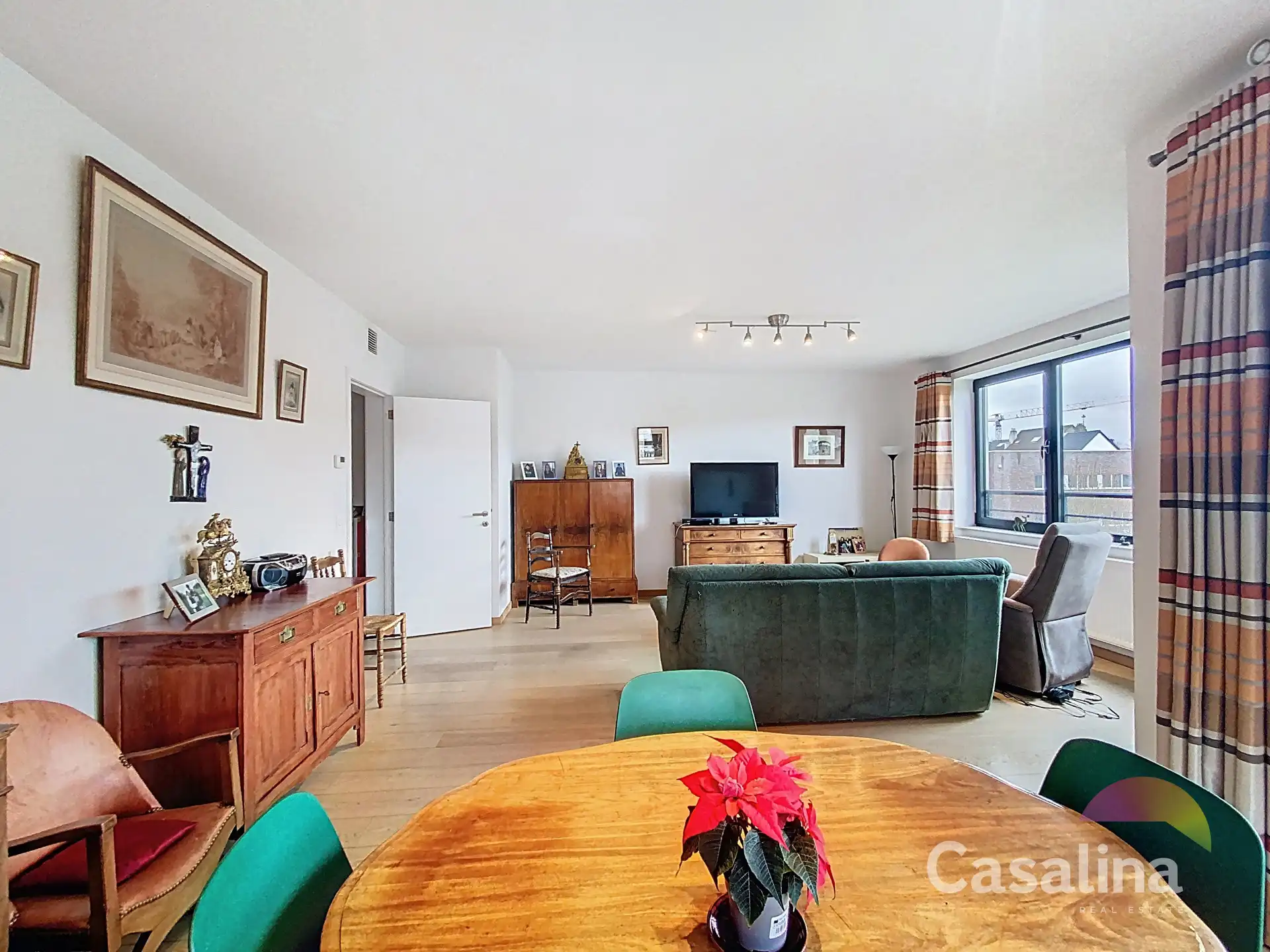 Prachtig 3-slaapkamerapp. met terras en parking (EPC: A-) foto 3