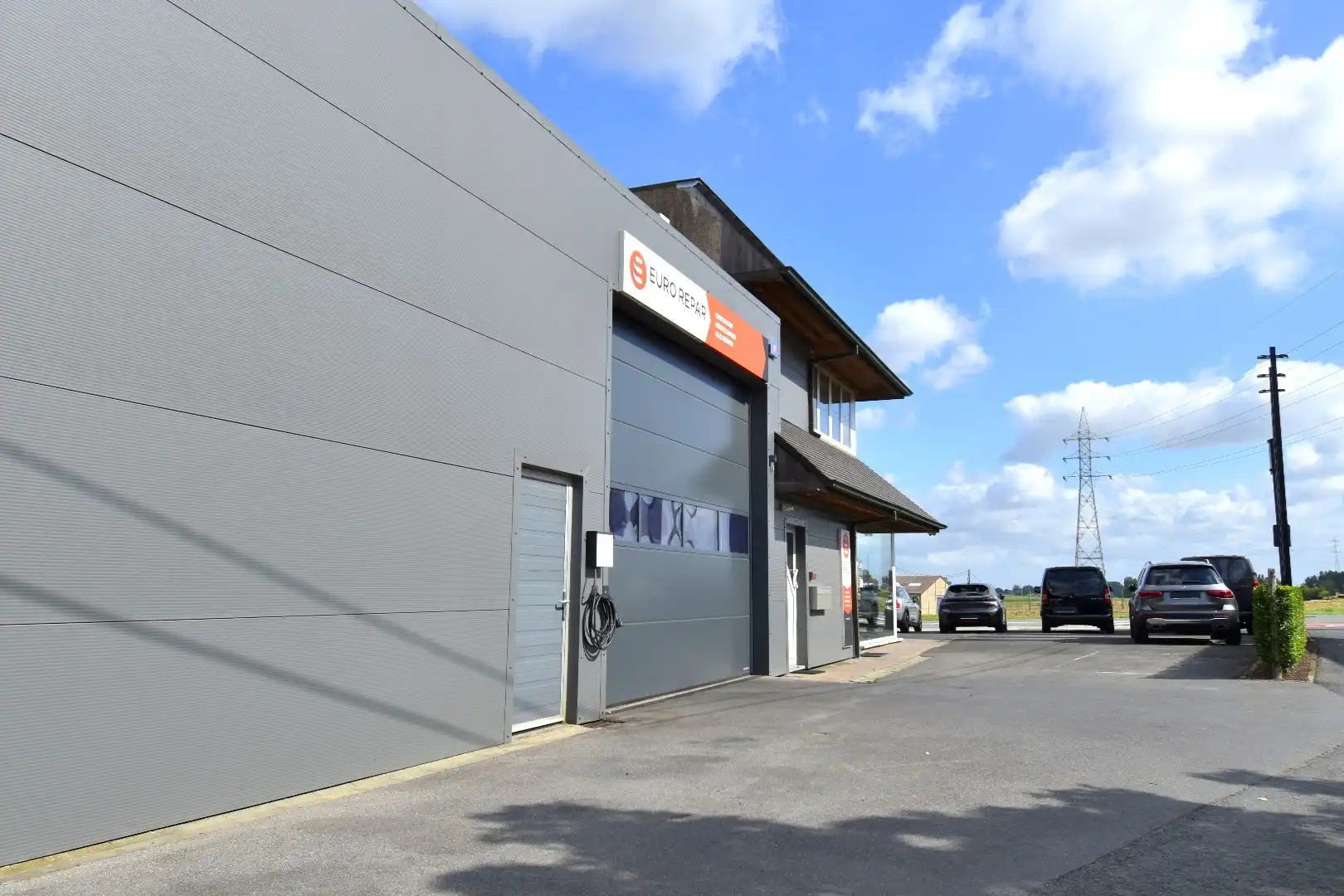 Commercieel pand met showroom, atelier, parking én bovenliggend appartement te koop in Bellegem foto 18