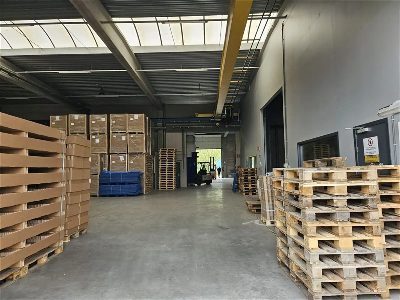 Magazijn met kantoor en verhard terrein te Desteldonk foto 13