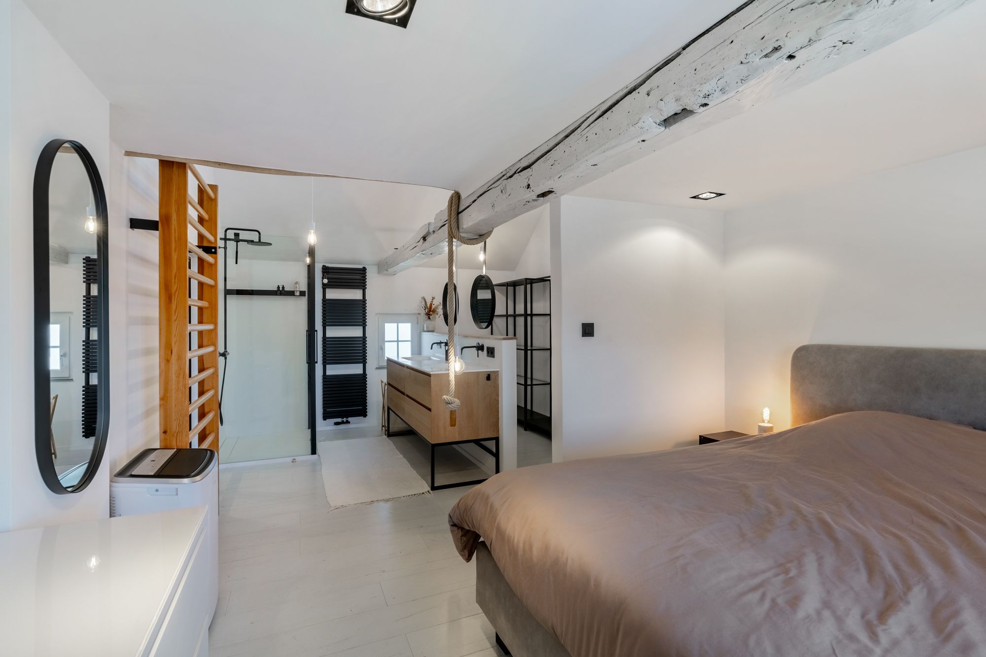 Compleet gerenoveerde en instapklare woning te Kortessem! foto 14