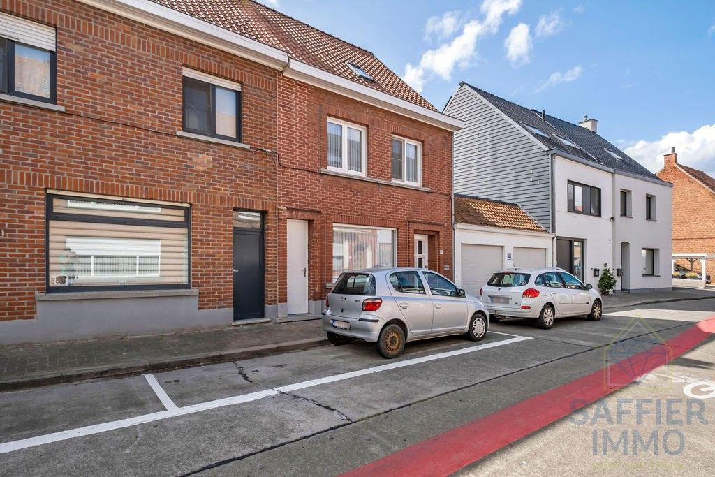 Ruime woning met tuin en uitweg in het hart van Ingelmunster foto 3