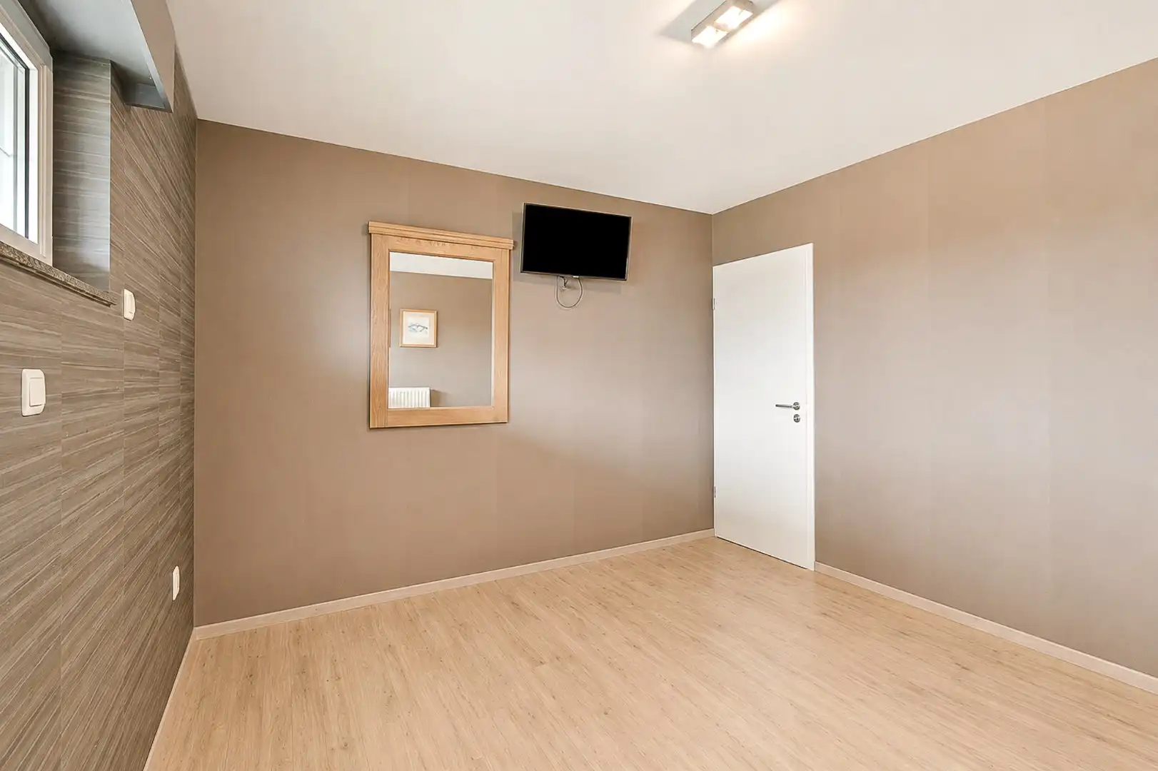 Instapklare alleenstaande woning met 4 slaapkamers op rustige ligging in Koekelare foto 10
