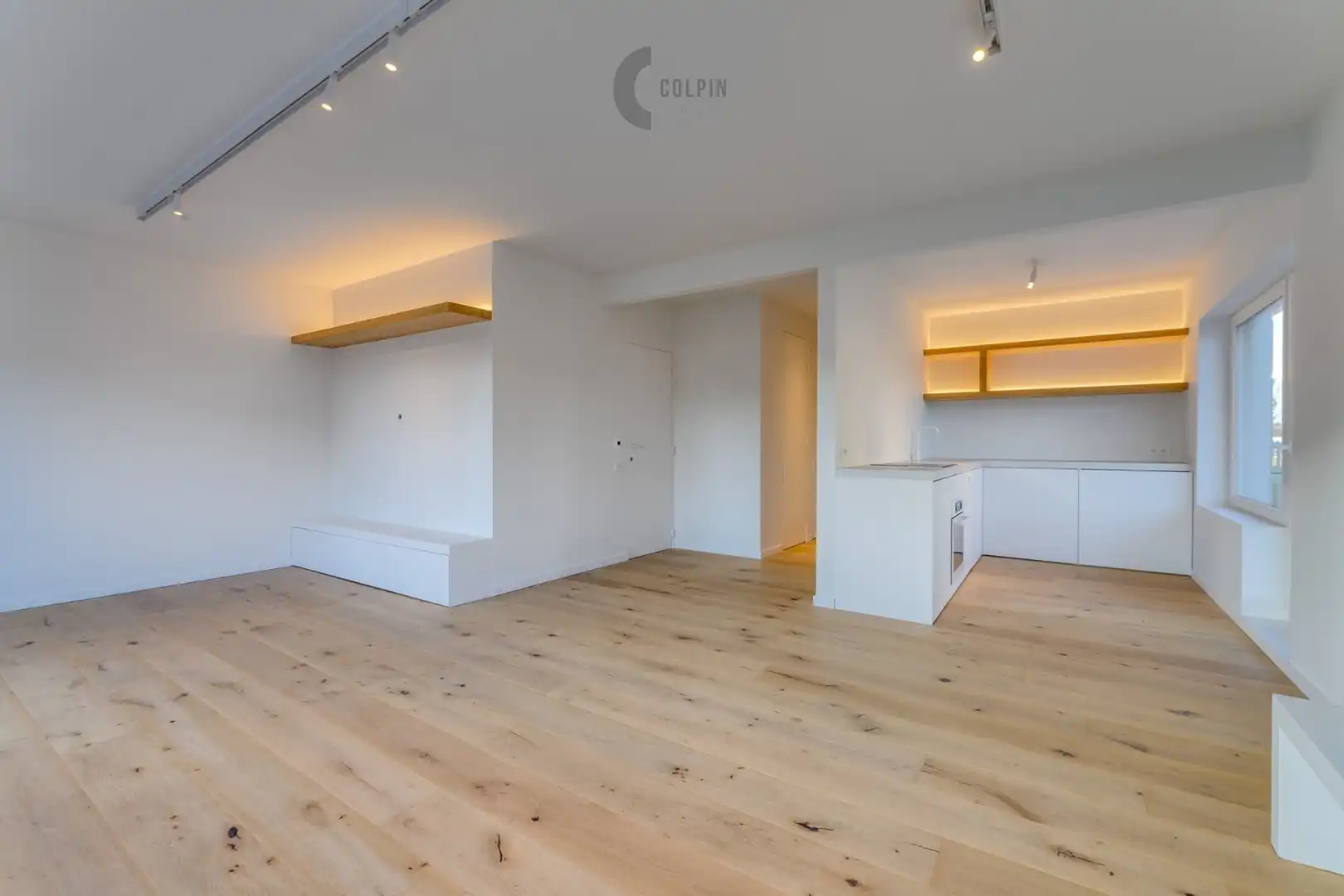 Luxueus gerenoveerd appartement met 2 slaapkamers nabij de Zeedijk in Knokke-Heist foto {{pictureIndex}}