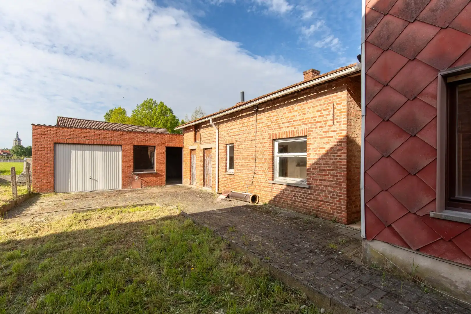 Renovatiewoning met grote garage foto 22