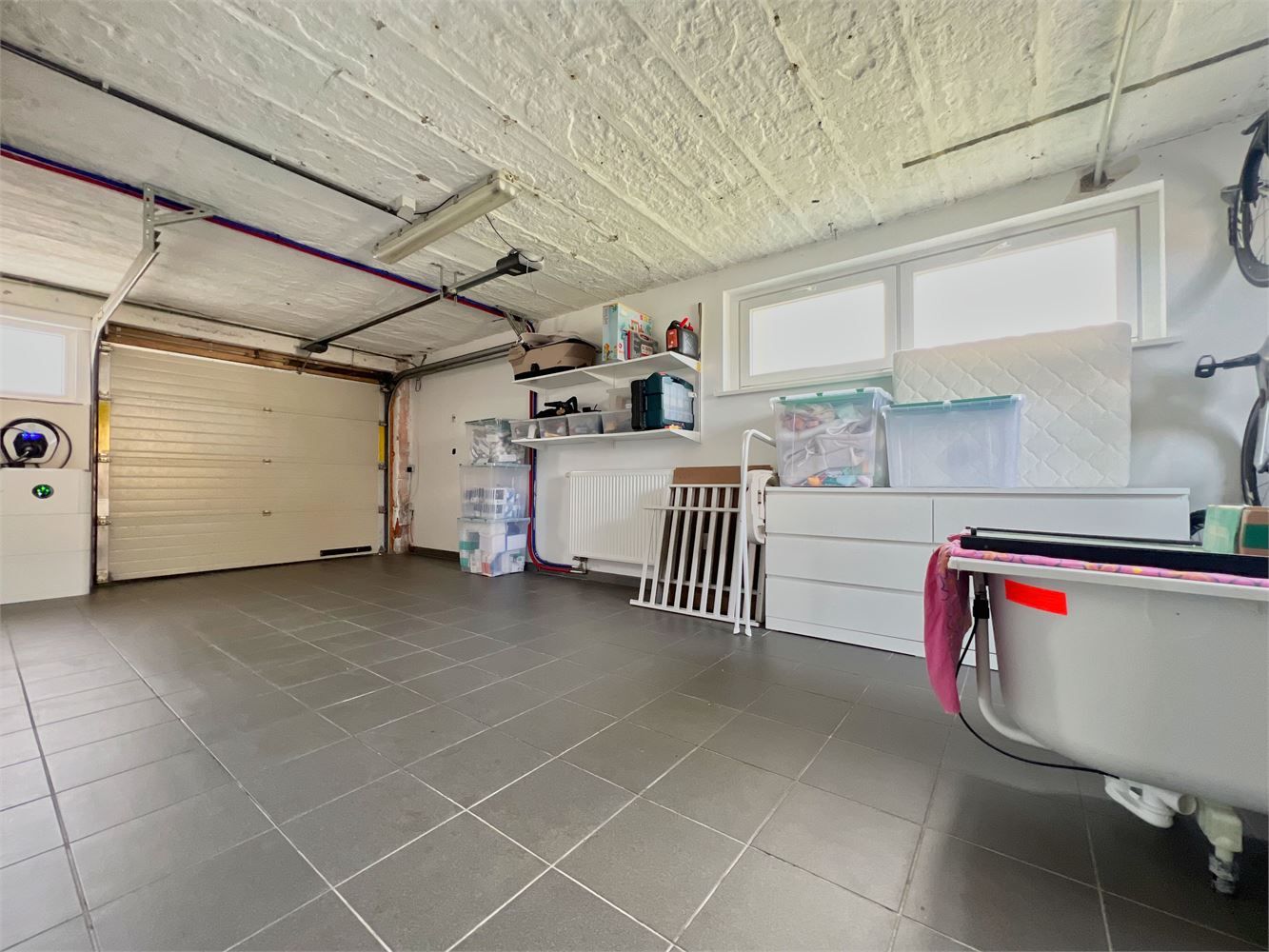 Instapklare, ruime gezinswoning met 2 garages + tuin! foto 10