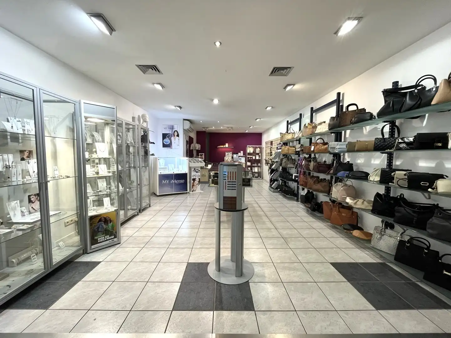 Winkelruimte in Shopping 3 foto 2