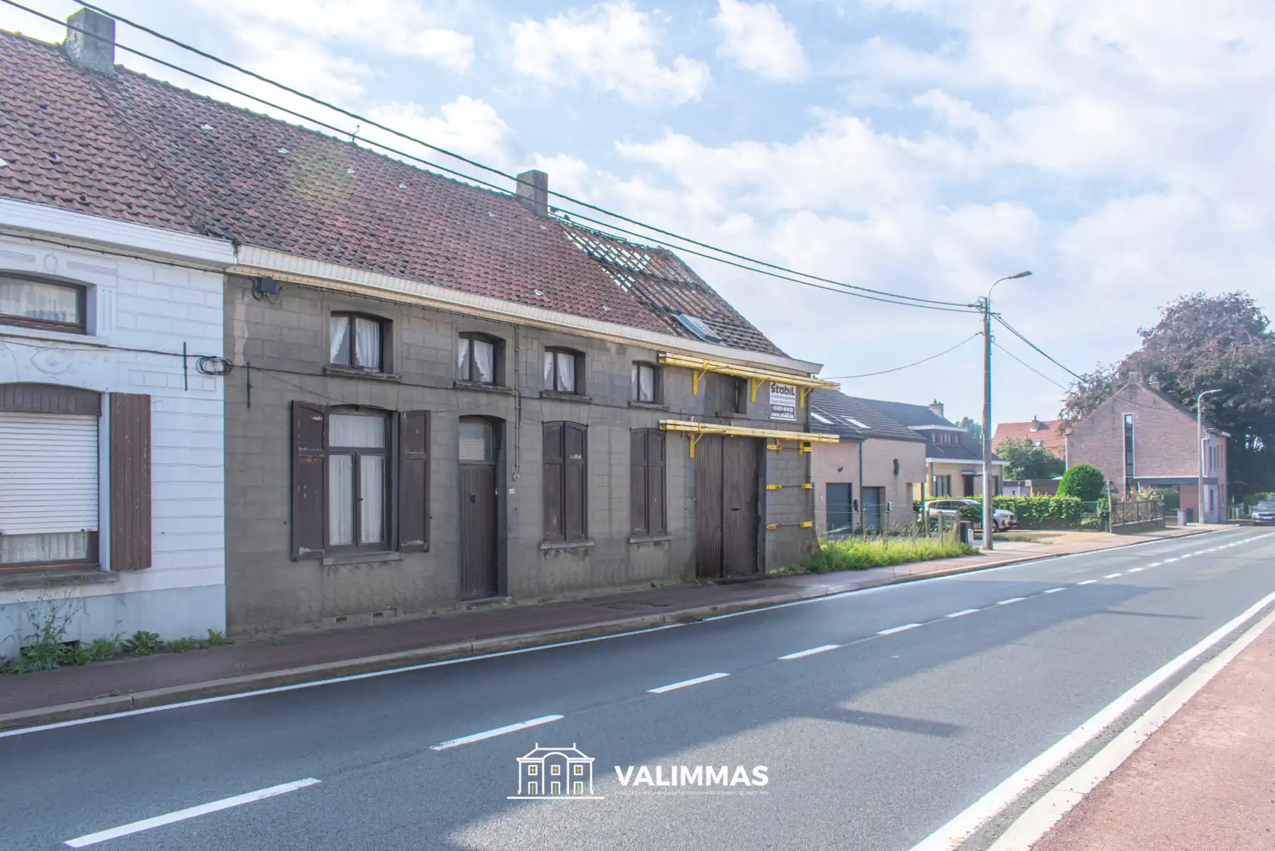 Projectgrond met vergunning voor 4 woningen... foto {{pictureIndex}}