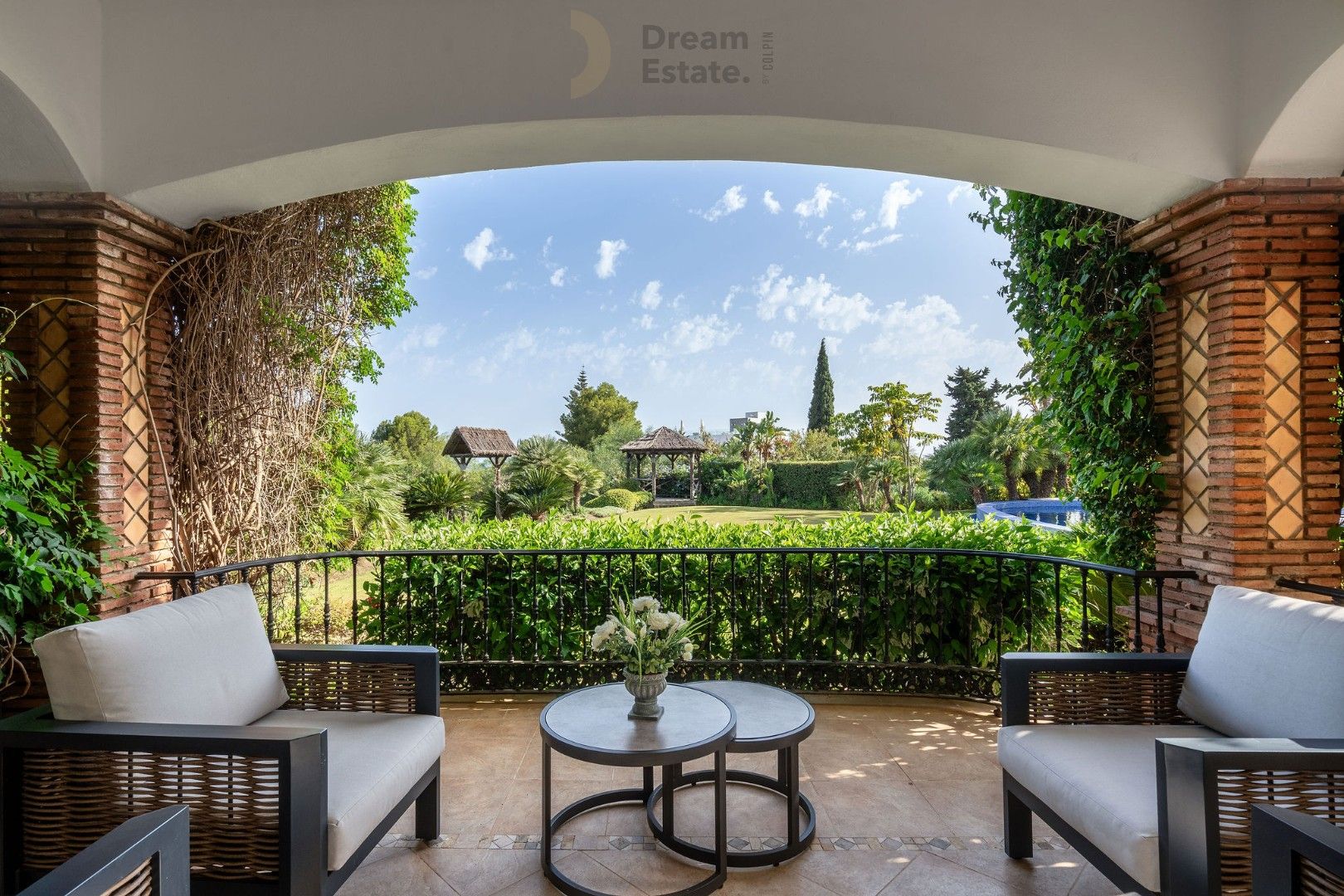 Welkom in deze prachtige villa te El Paraiso, een mix van Andalusische charme en moderne elegantie. foto 40