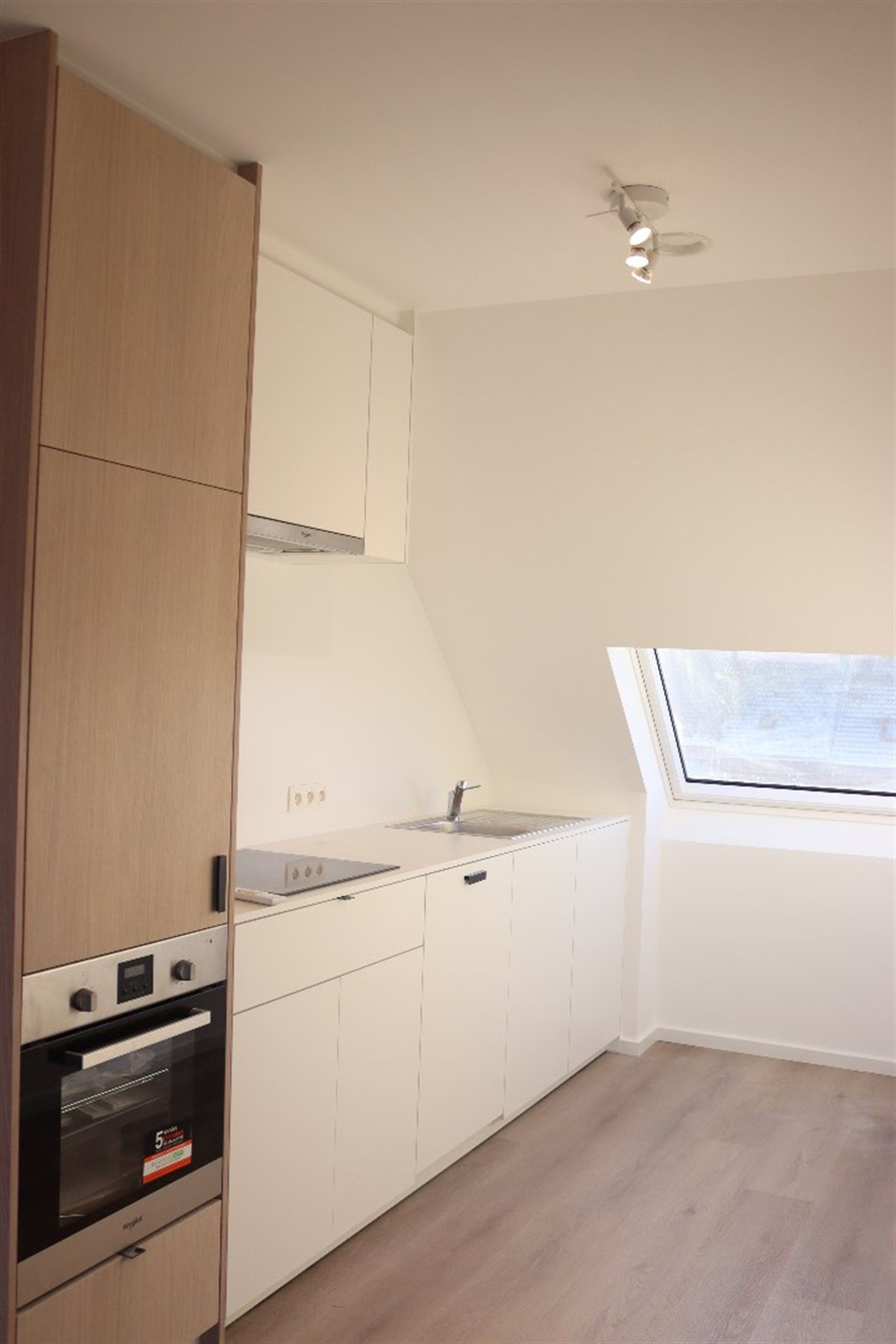 Gunstig gelegen energiezuinig dakappartement met 1 slaapkamer. foto 5