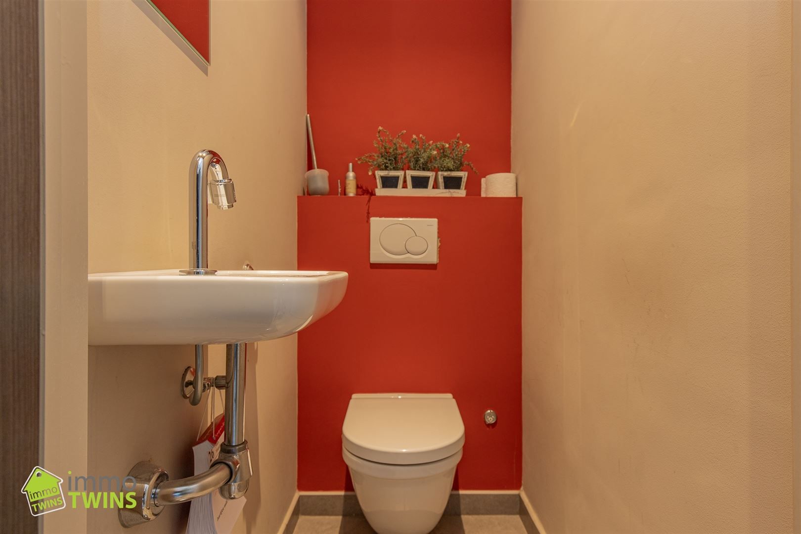 Veelzijdige woning met commerciële ruimte in hartje Zogge foto 18