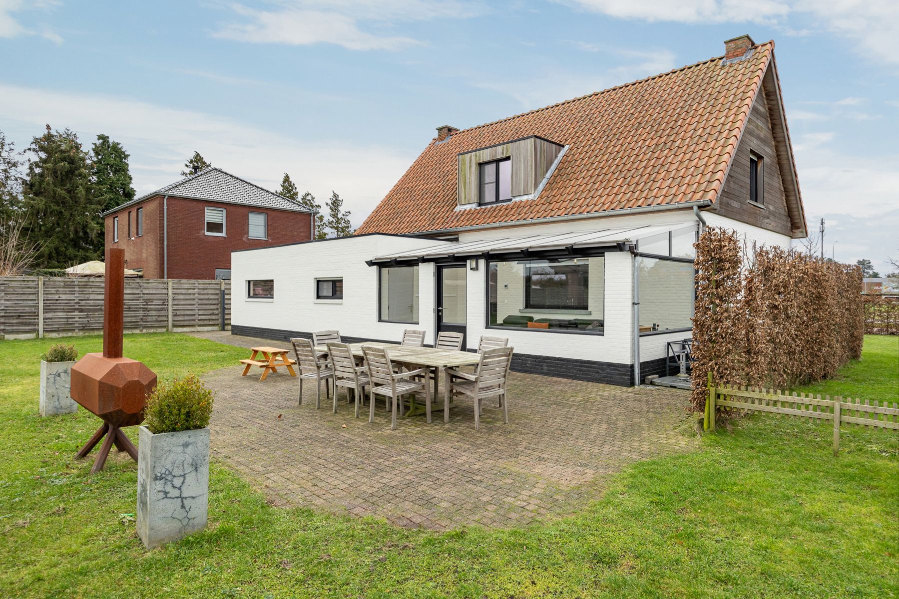 Charmant huis met tuin, terras en vernieuwde afwerking! foto 3