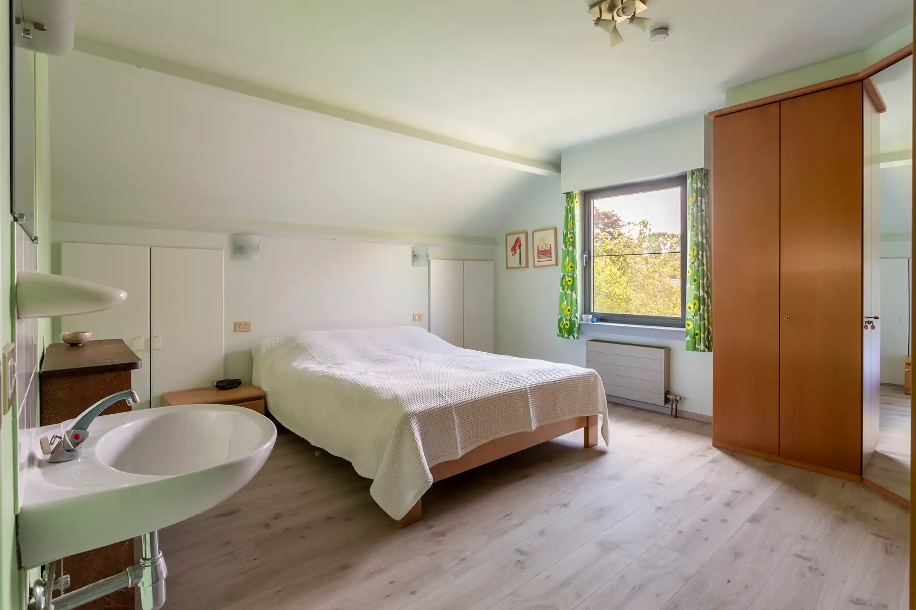 Ruime gezinswoning met zonnige tuin op toplocatie! foto 15