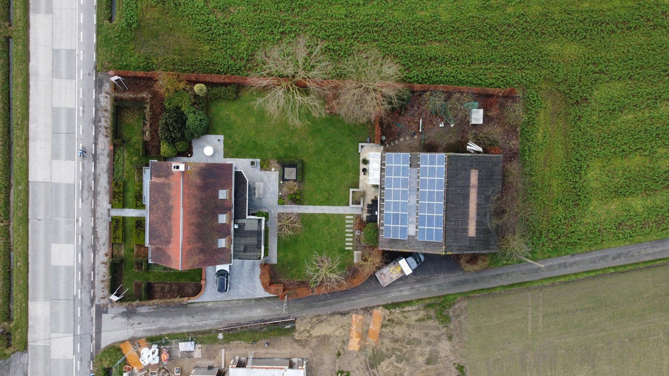 Ruime villa op groot groen perceel met 4 slaapkamers en 2 badkamers foto 7