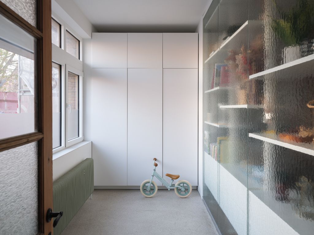 Prachtig gerenoveerde (Volt Architecten) interbellumwoning met vier slaapkamers, twee badkamers en zonnige stadstuin nabij de Bijloke. foto 12