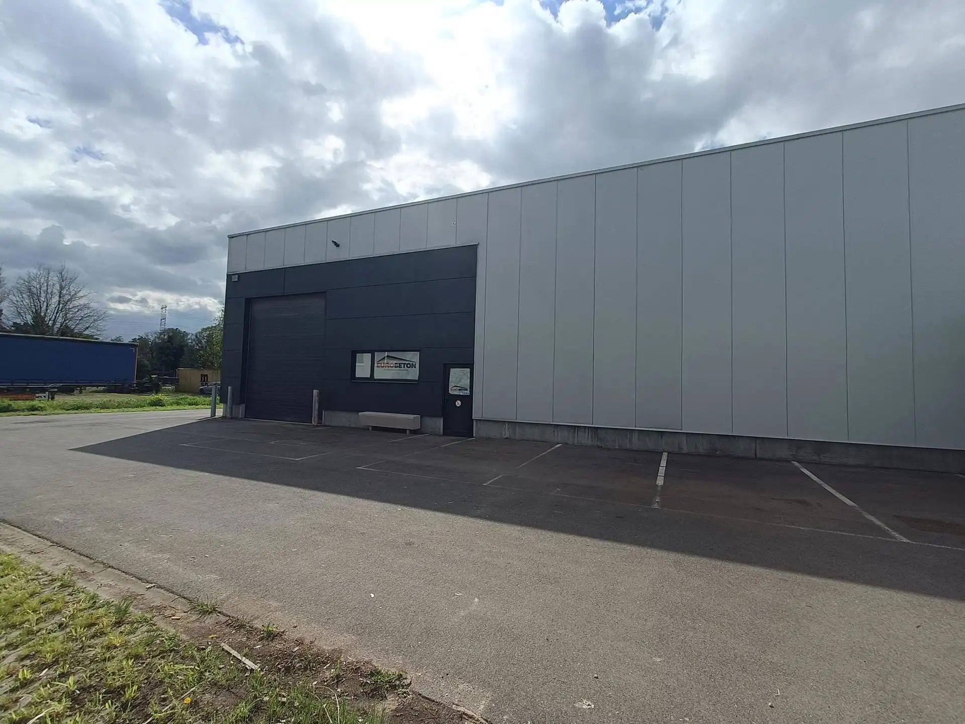 Moderne KMO-unit te huur in Massenhoven foto 6