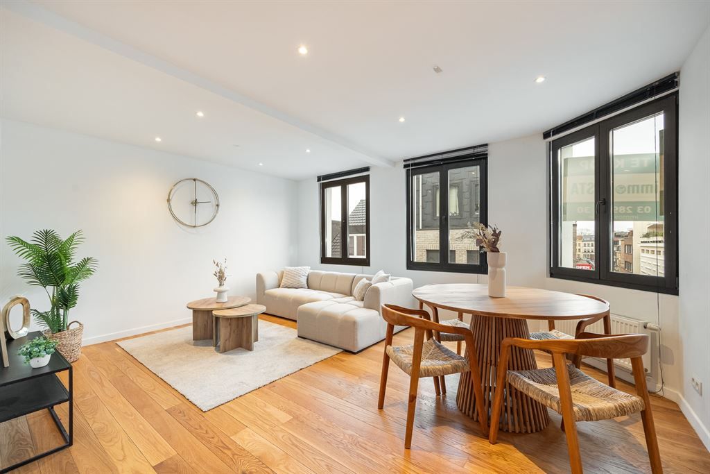 Recent gerenoveerd hoekappartement foto {{pictureIndex}}