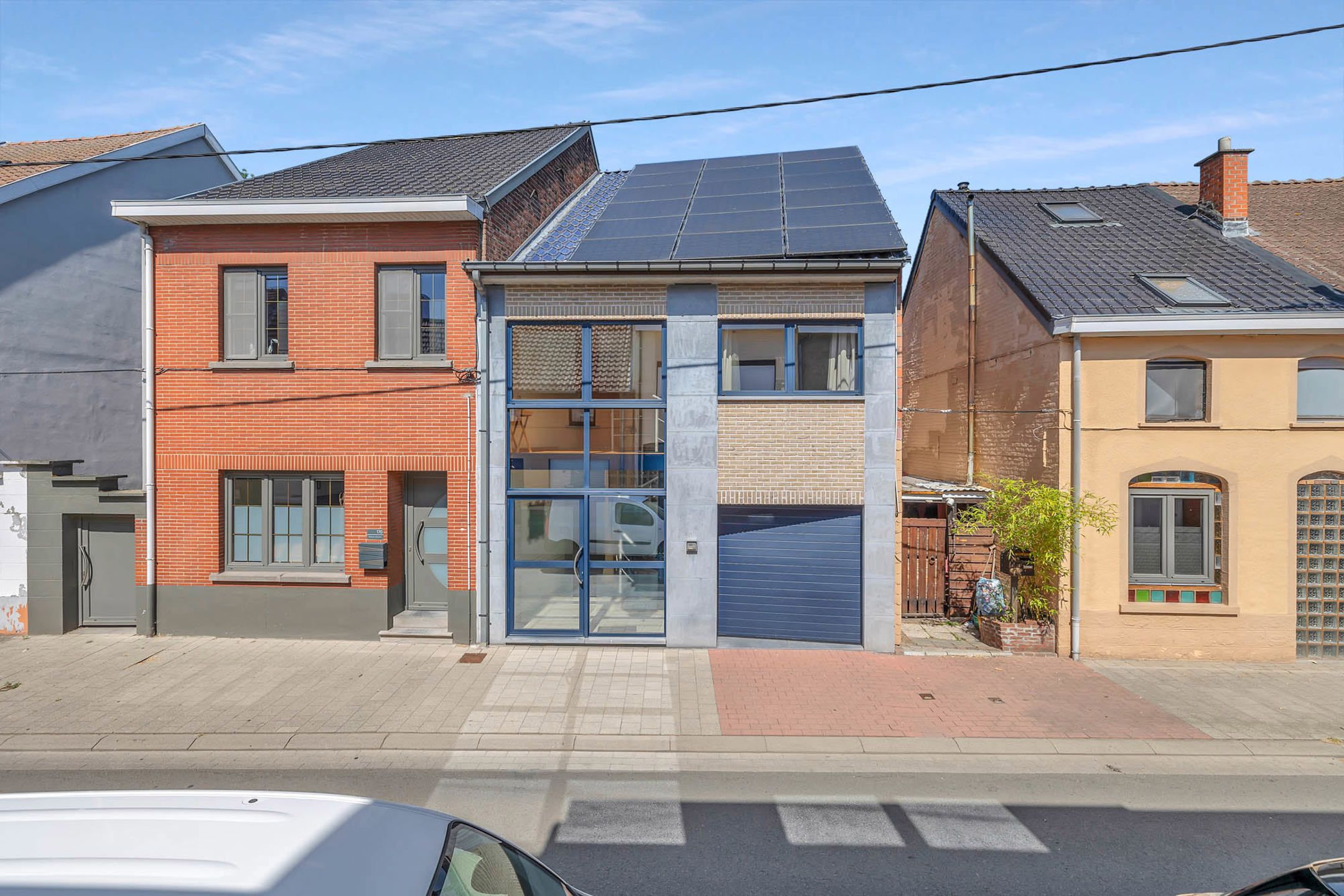 Instapklare woning met garage en tuin foto {{pictureIndex}}