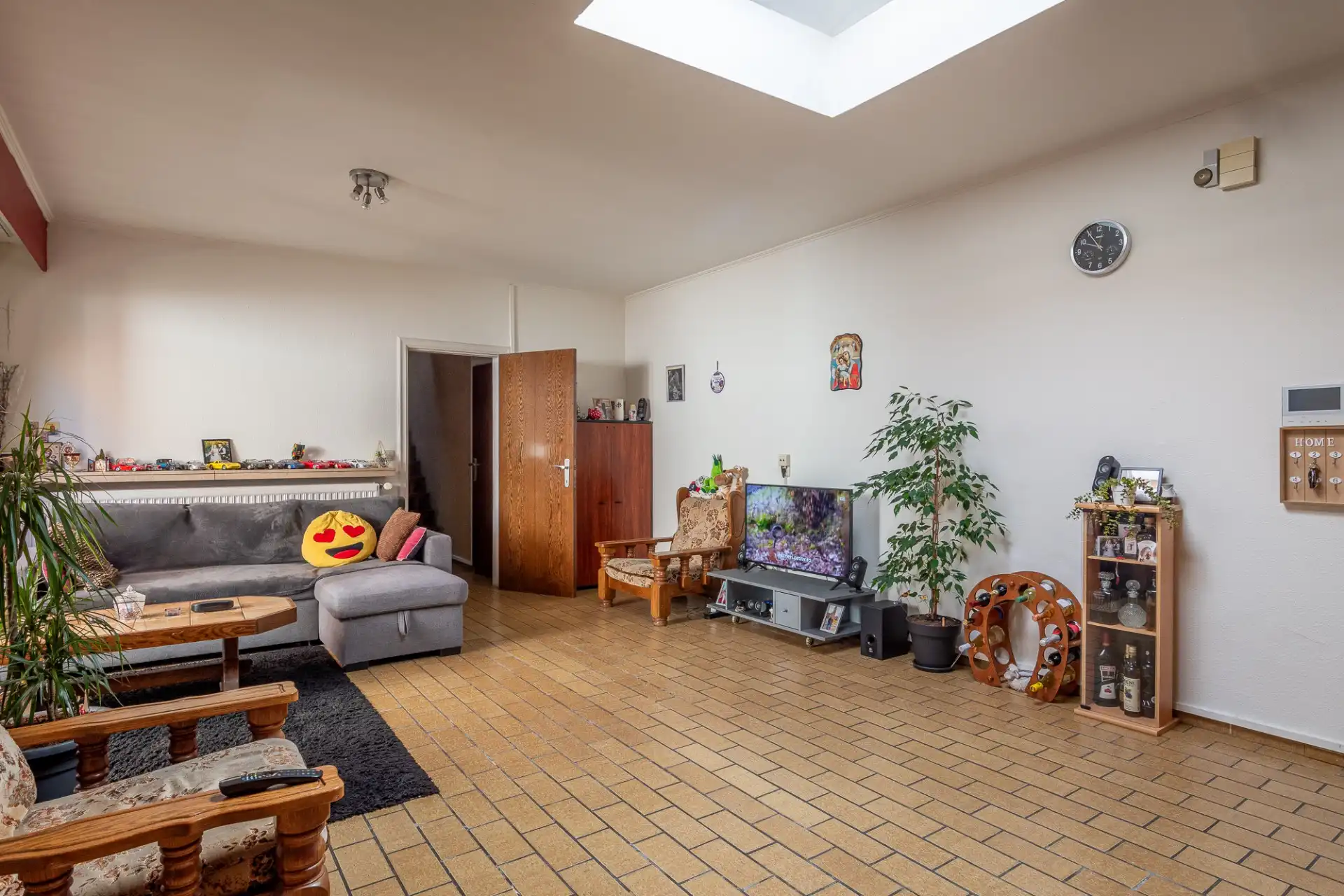 Handelsgelijkvloers en appartement op toplocatie te Tielt foto 7