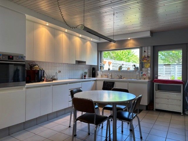 Rustig gelegen, halfopen woning met 3 slpks, tuin en garage op wandelafstand van de Leie en de Zavelput. foto 5
