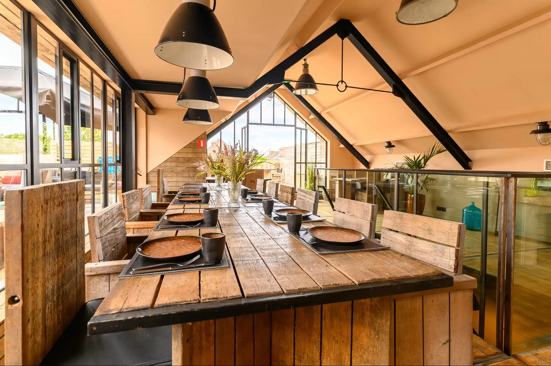 Instapklare handelsruimte van ca. 138 m² met een uitzonderlijk aangelegd terras van ca. 150 m², centraal gelegen in Reet. foto 10