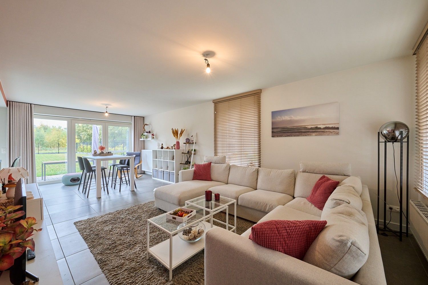 Moderne nieuwbouw woning - instapklaar en energiezuinig foto 3