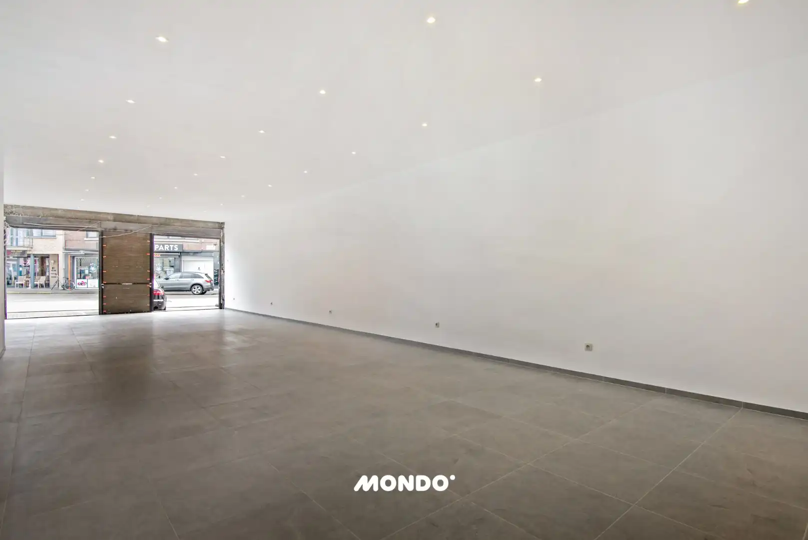 Commercieel gelegen opbrengsteigendom met handelsgelijkvloers, appartement en studio in het centrum van Willebroek! foto 4