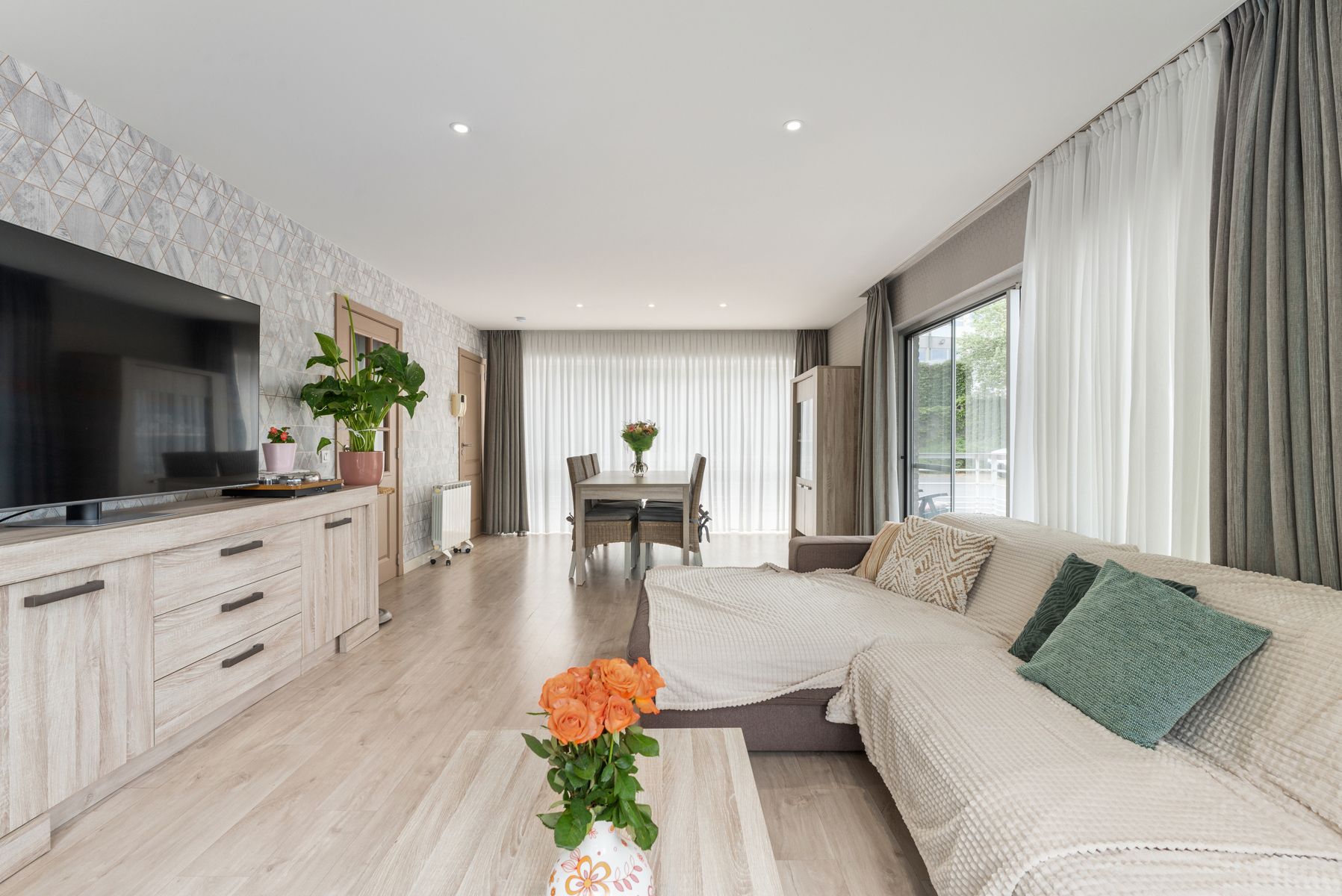 Centraal gelegen appartement met garage en ruime terrassen foto 7