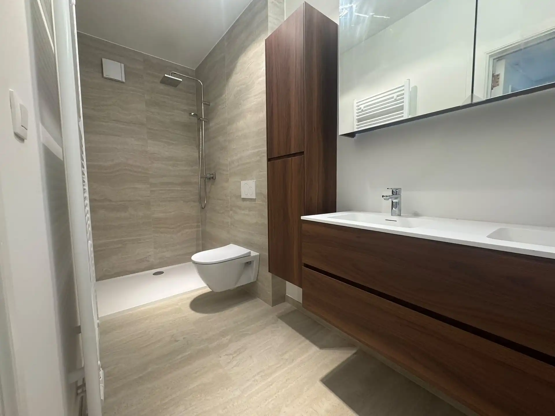Prachtig gerenoveerde woning op toplocatie aan het Keizersplein in Aalst foto 14