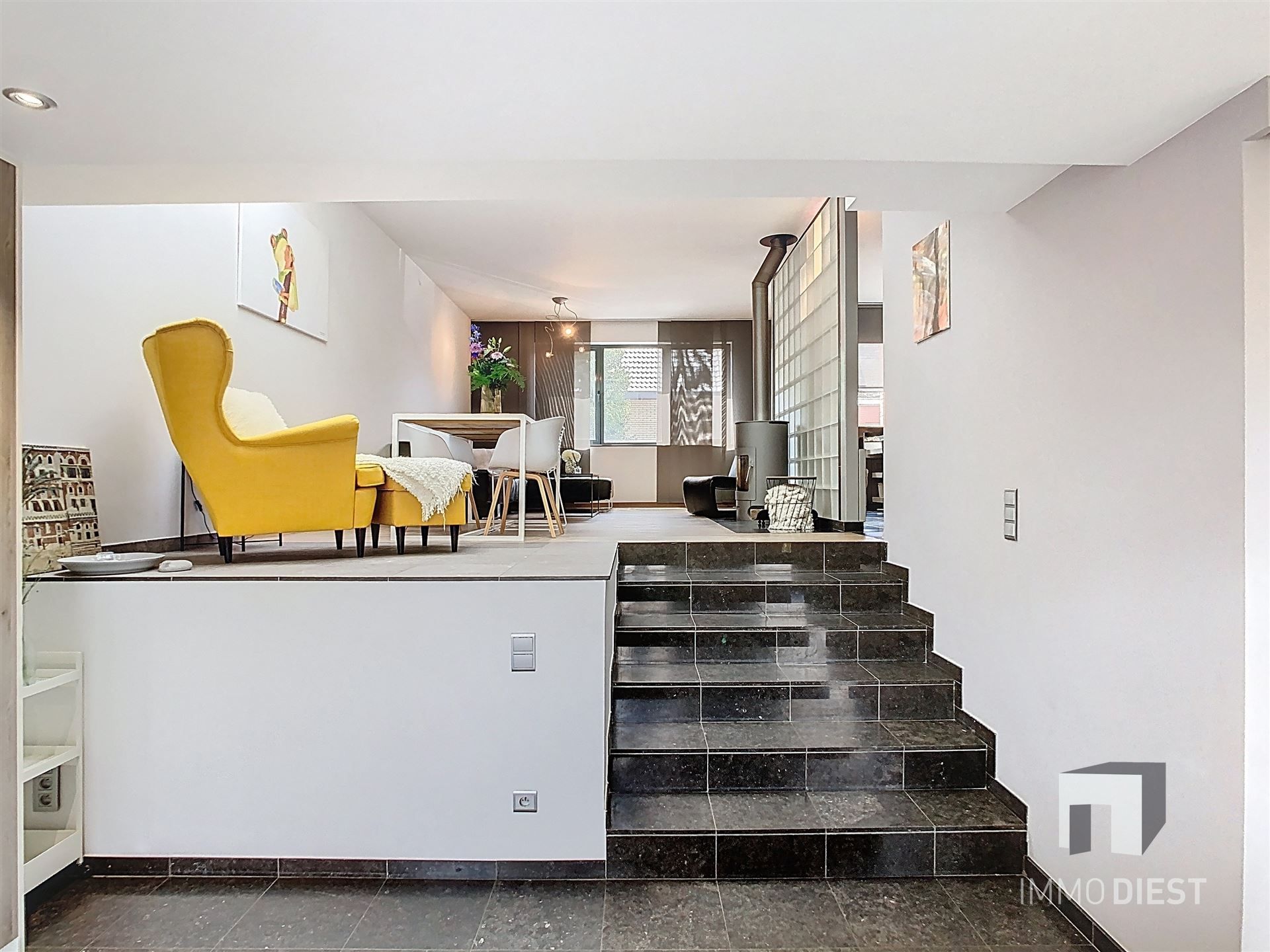Hippe splitlevel met 3 slaapkamers in hartje Zichem. foto 8