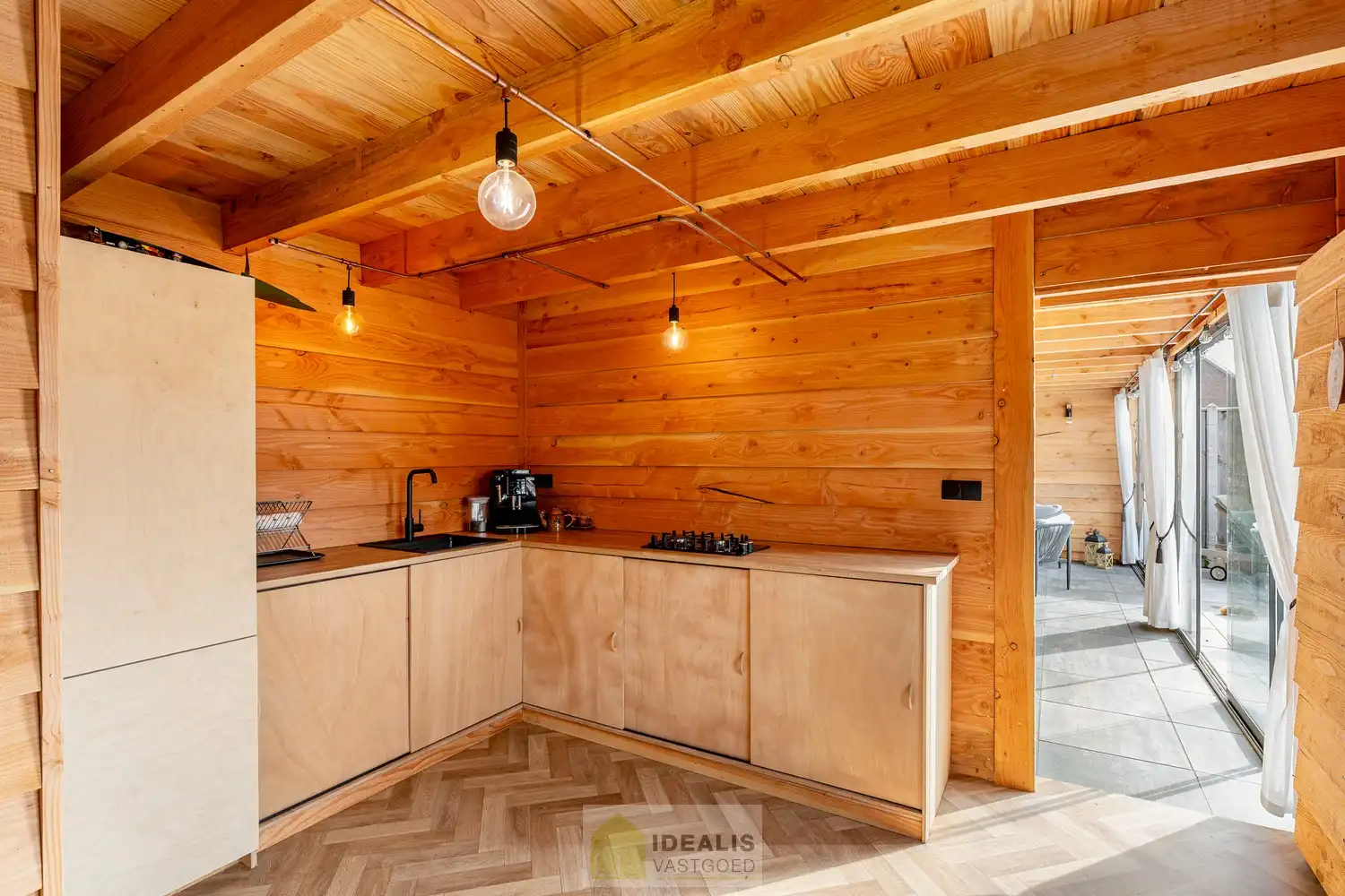 Recent gerenoveerde en perfect onderhouden eengezinswoning met lichtrijke leefruimte, praktisch uitgeruste keuken, 3 slaapkamers, knappe badkamer en knap bijgebouw! foto 56