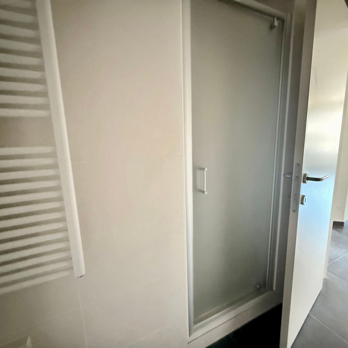 2-slaapkamerappartement met autostaanplaats en terras foto 10