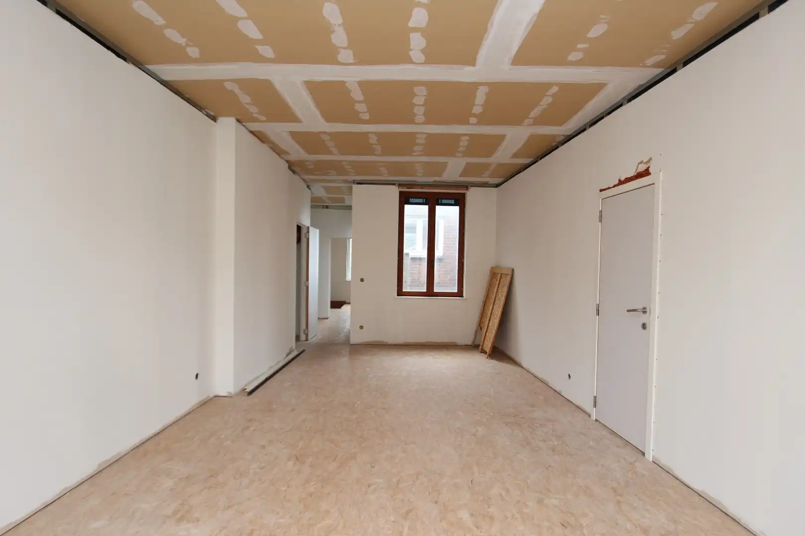 INSTAPKLAAR HANDELSPAND OP TOPLOCATIE foto 12