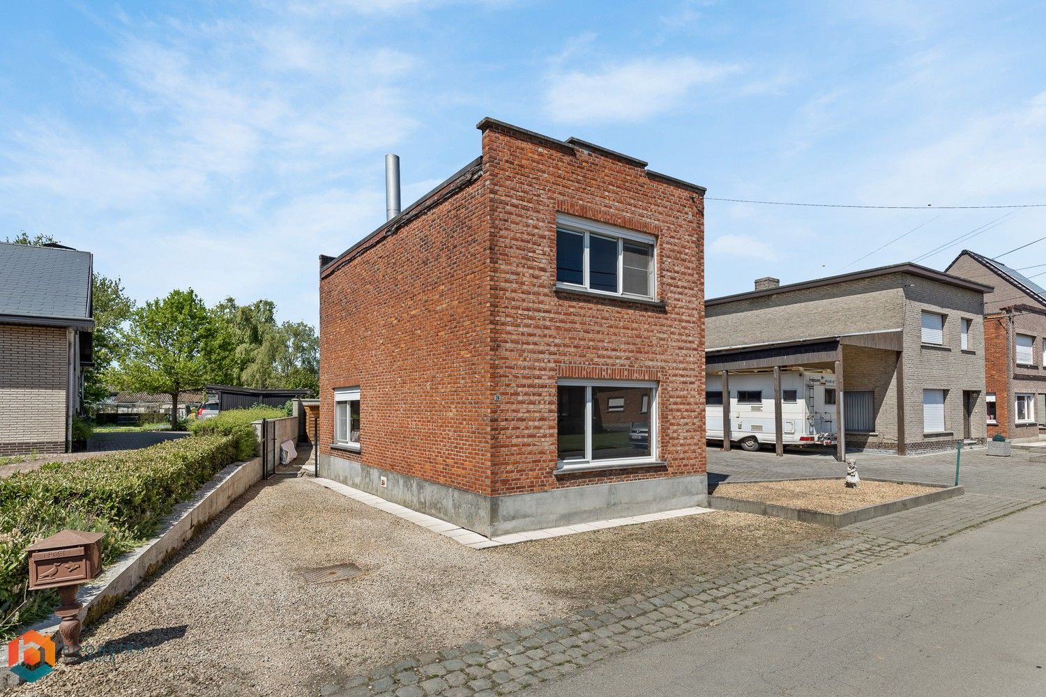 Hoofdfoto van de publicatie: Te renoveren woning met 2 slpkrs te Heist-op-den-Berg