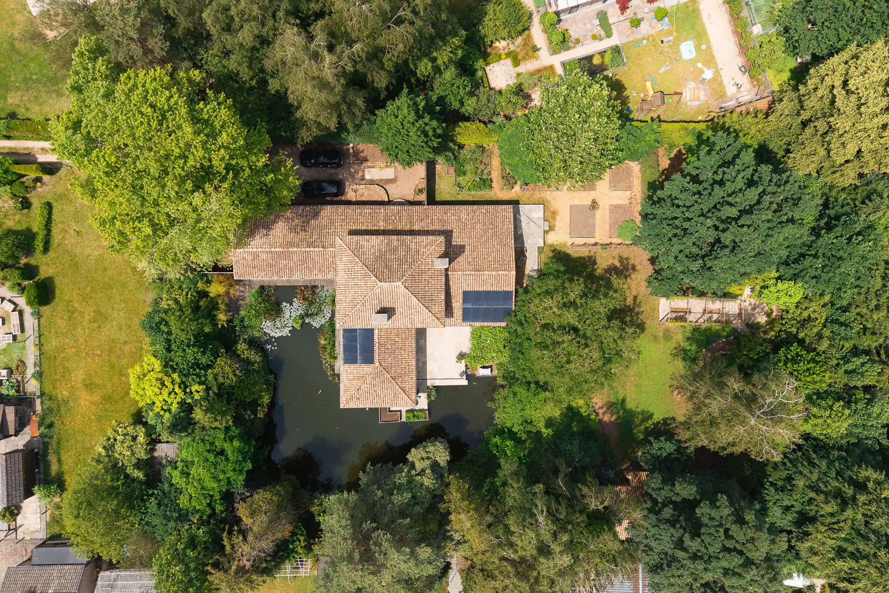 Gerenoveerde energiezuinige villa met adembenemende vijver foto 3