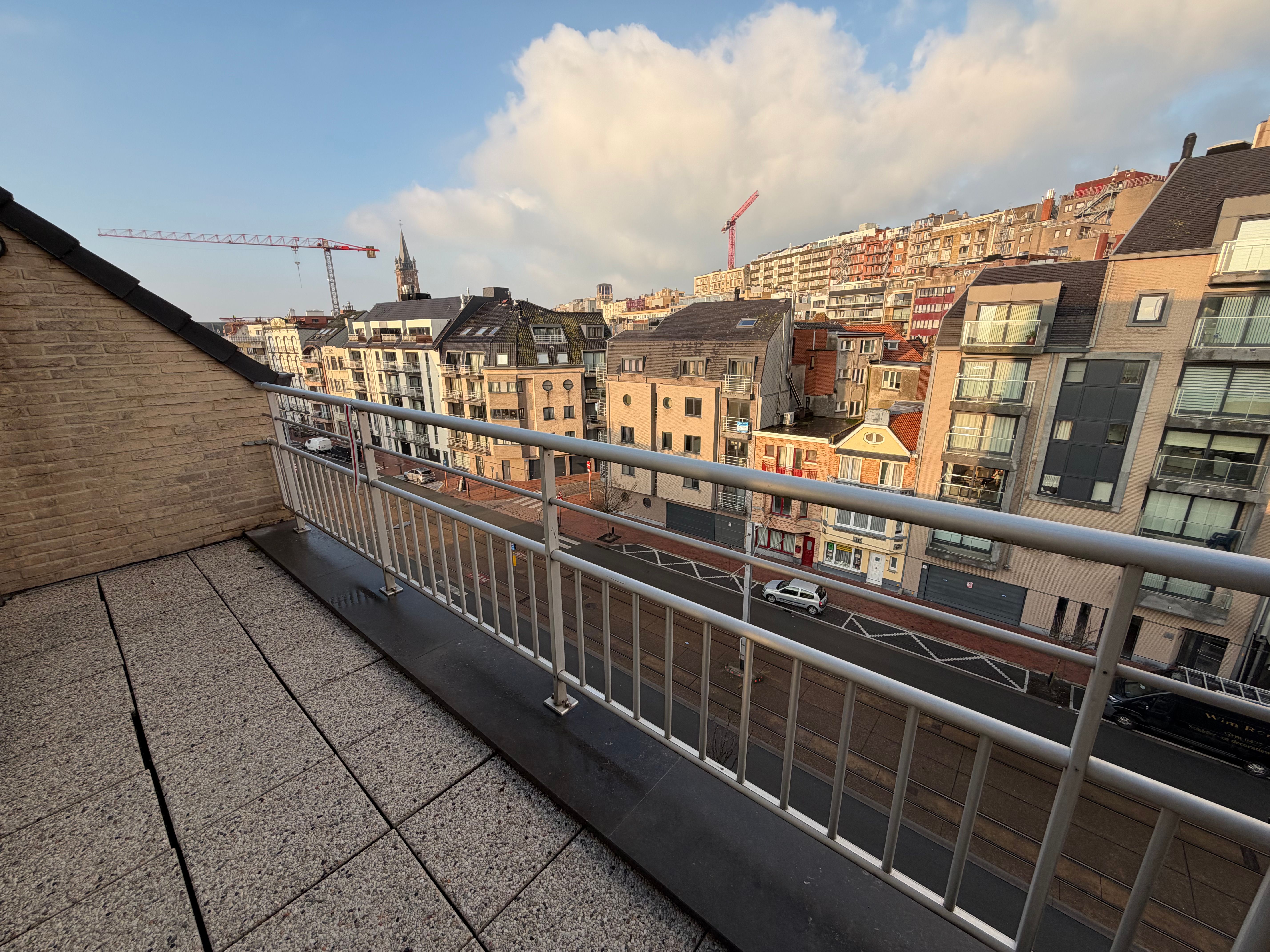 Mooi duplexappartement met drie slaapkamers en twee zongerichte terrassen. foto 18