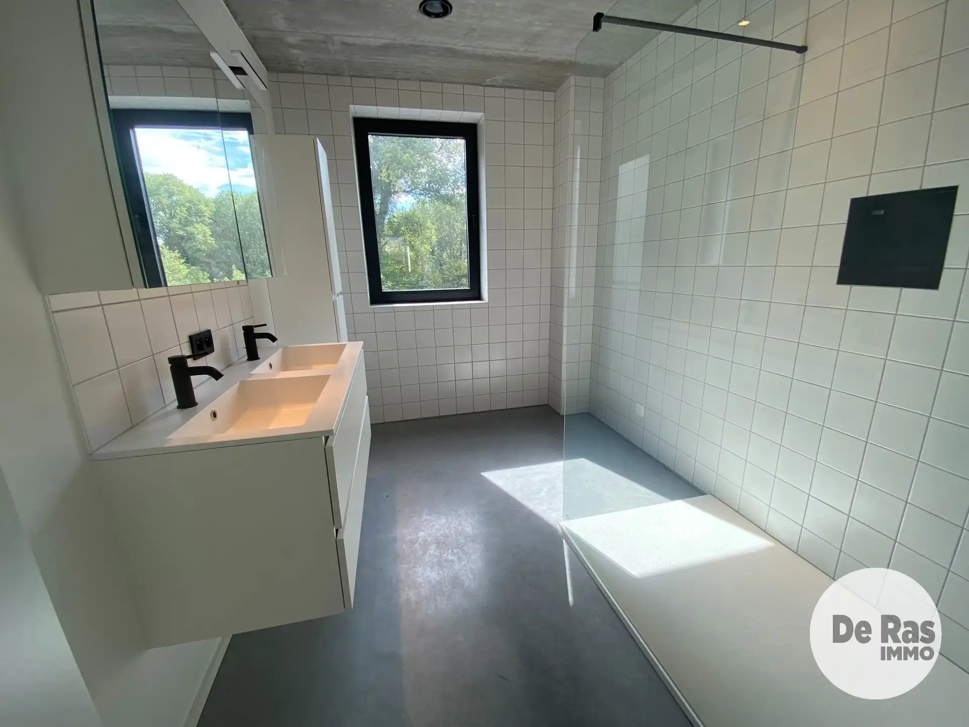 VLIERZELE - Nieuwbouwwoning in moderne betonarchitectuur foto 18